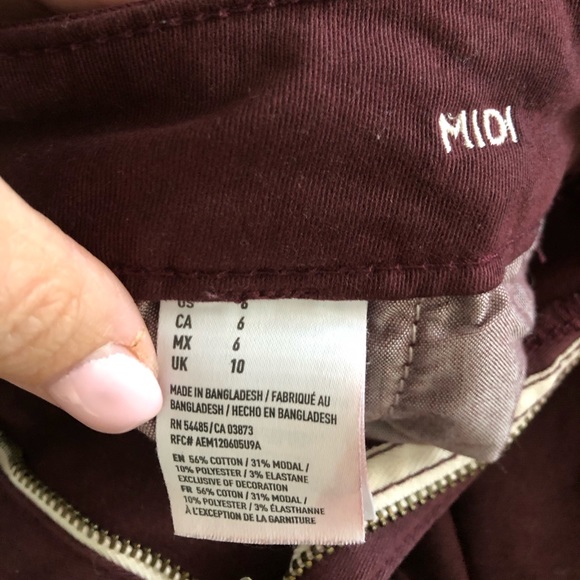 American eagle size 6 shorts burgundy color - Picture 3 of 5